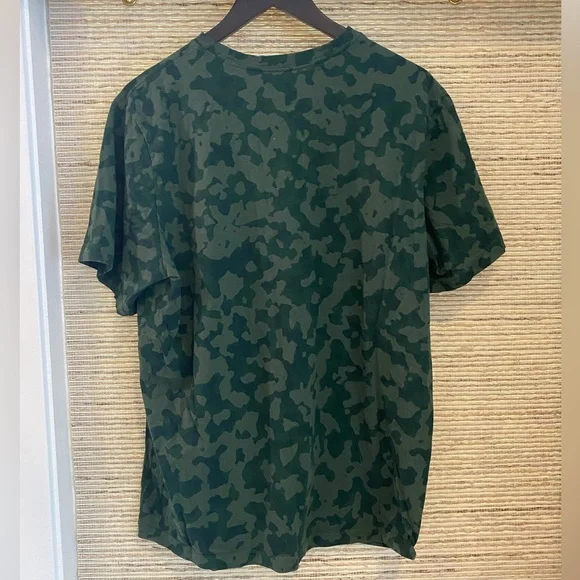 NWOT Nike T-Shirt - Picture 5 of 6